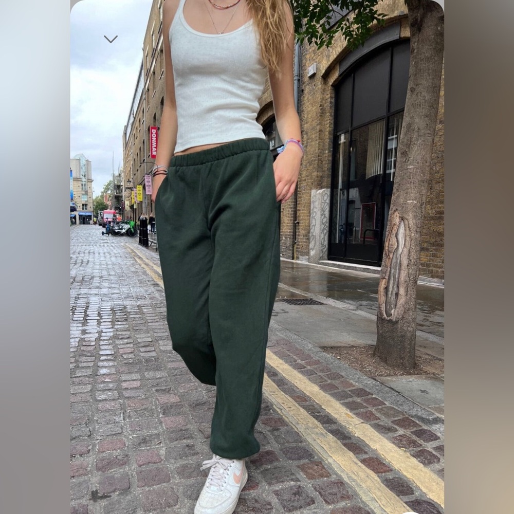 Brandy Melville green rosa sweatpants